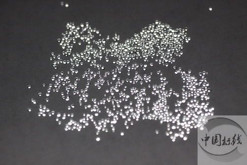 中宁金属表面处理厂喷砂玻璃微珠清理